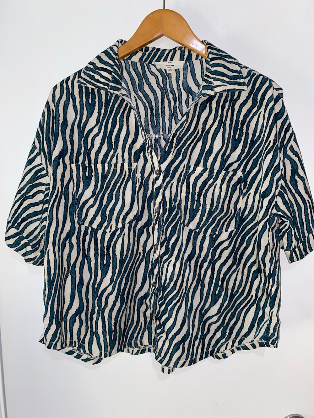 entro Black and Cream Zebra-Print Short Sleeve Button-Up Shirt